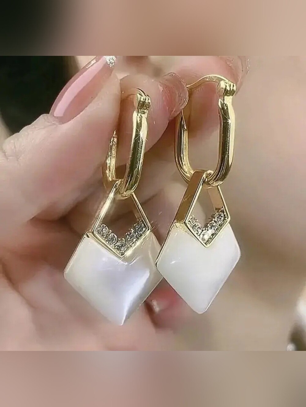 Fashionable Irregular Square Pendant Earrings, Classic  White Pearl Style.